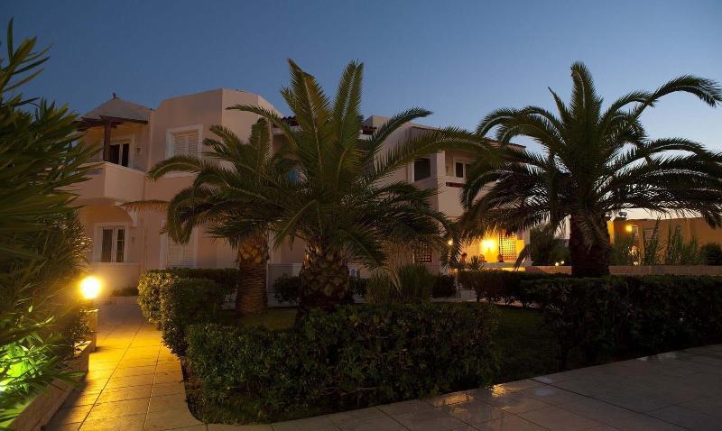 Hotel Caretta Beach Gerani  Bagian luar foto